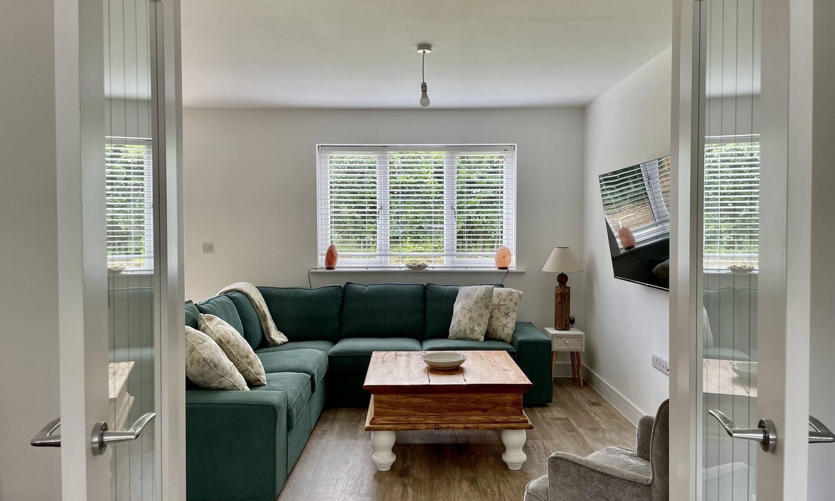 Rollesby House | Harvest Hideaway - private Hot Tub, spacious, pet friendly & 3 parking spaces!