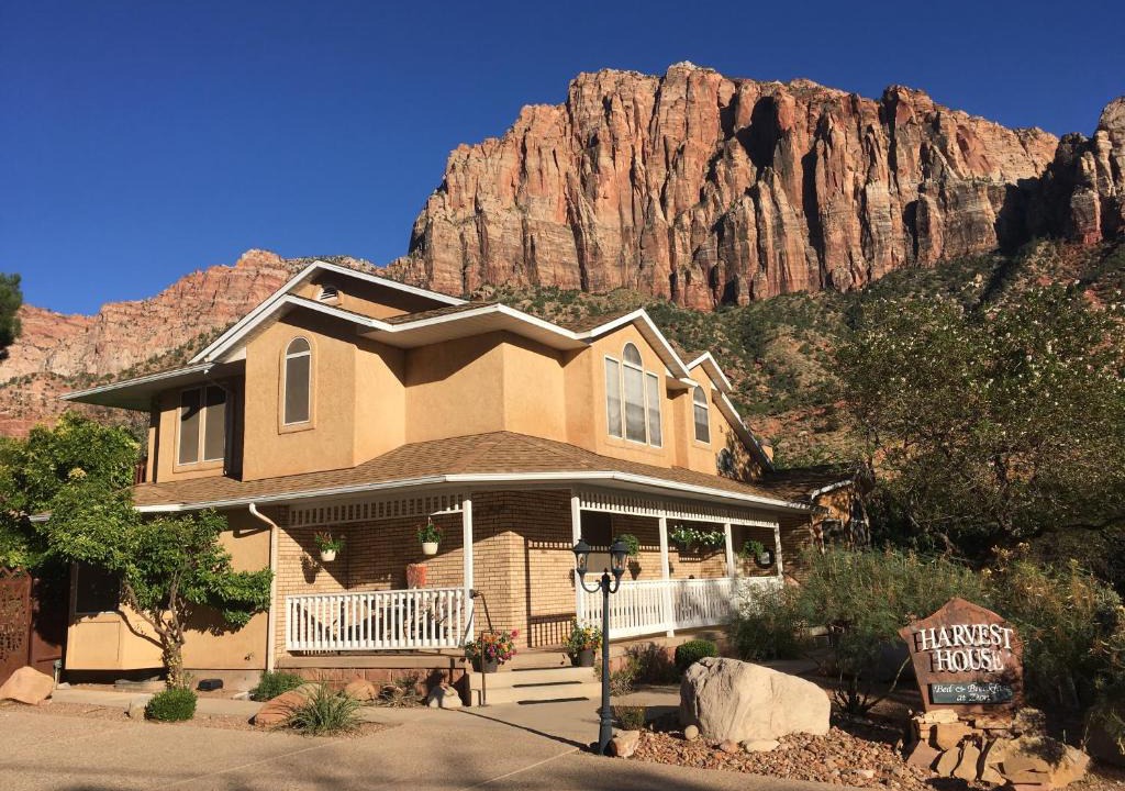Zion National Park South Entrance Bed & Breakfast | Harvest House Inn