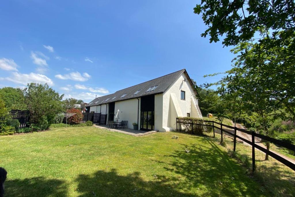 Honiton House | Harvest Moon