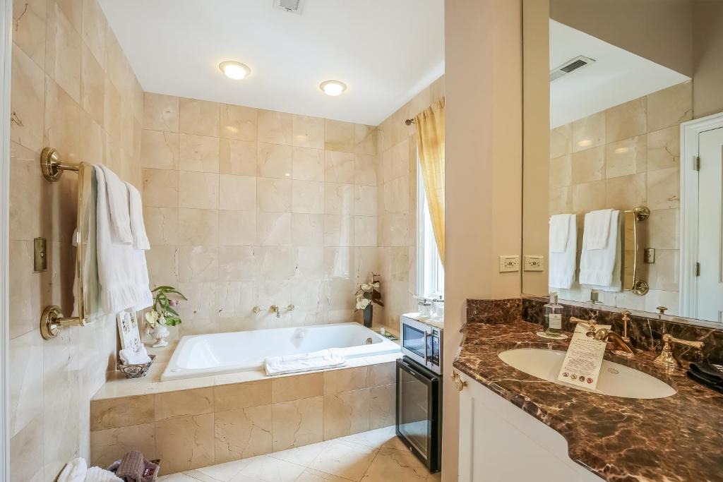 Oak Park Bed & Breakfast | Harvey House Bed & Breakfast
