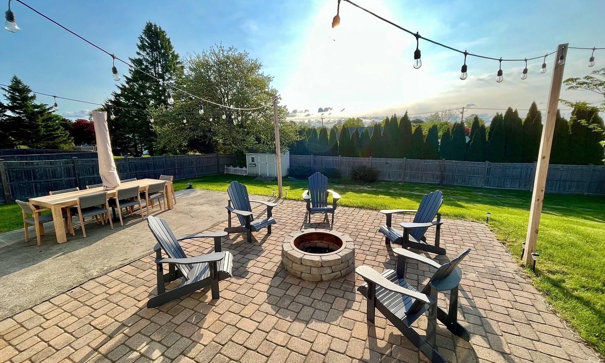 Newport East House | Harvey House Middletown - Hot Tub, Close to Beaches