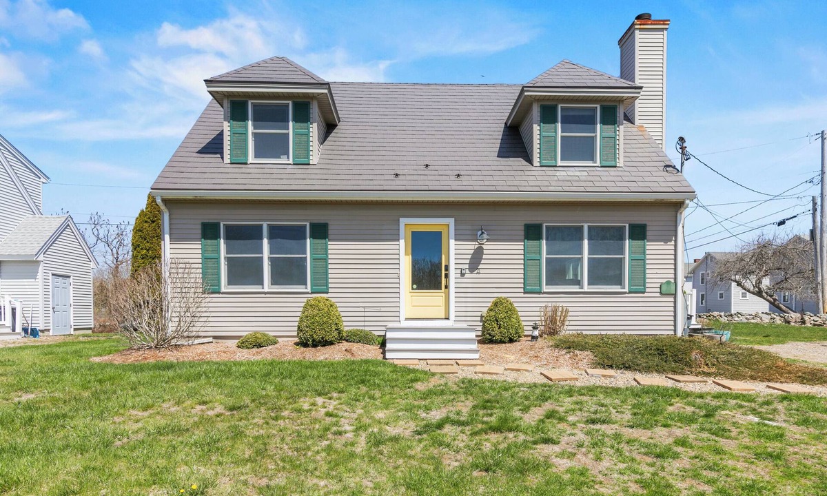 York Beach House | Haskell Free - spend your days on Long Sands