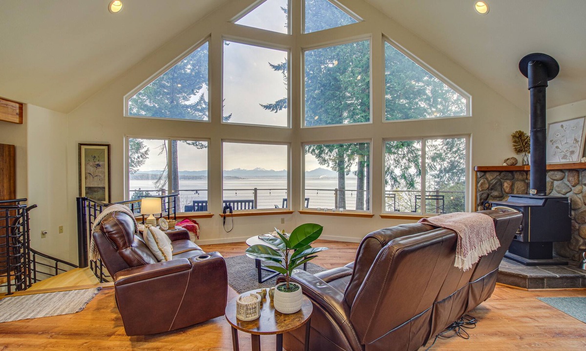 Everett House | Hat Island Home w/Stunning View & Wraparound Deck