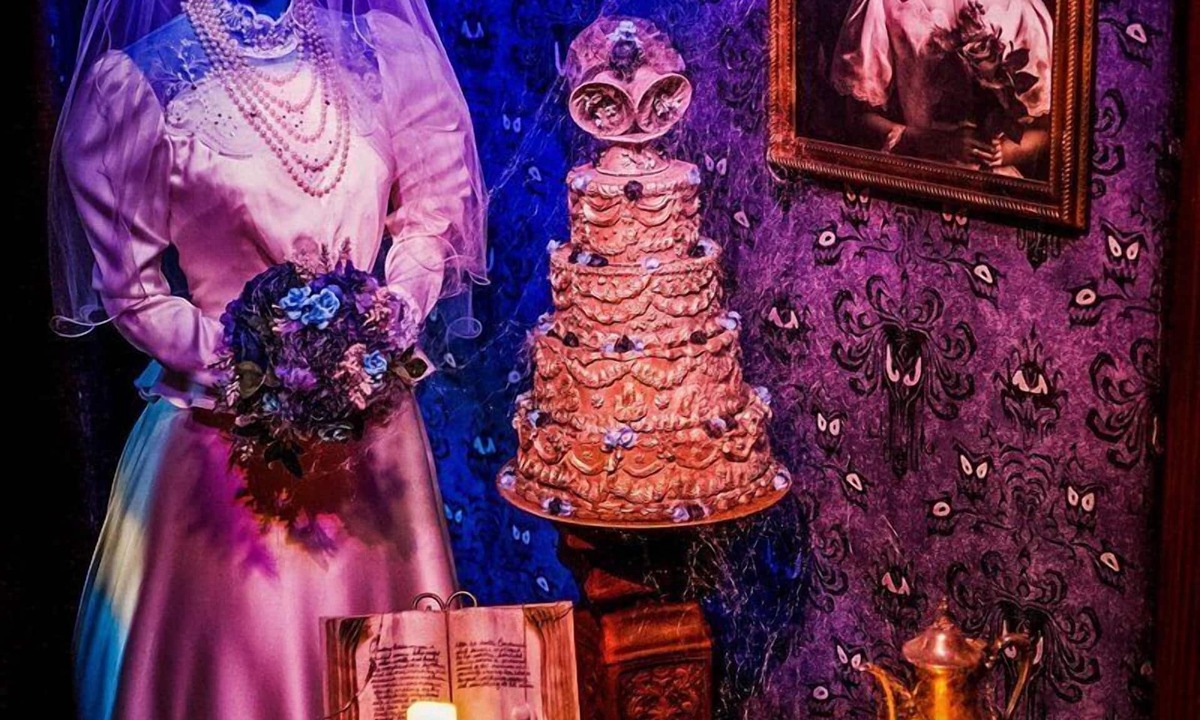 Fullerton House | Haunted Mansion Inspired Retreat, 15 Min to Disney!
