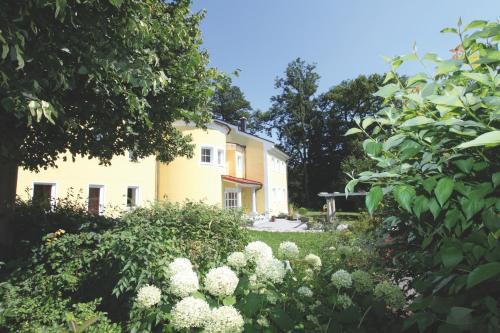Riedenburg House | Haus Hildegunde