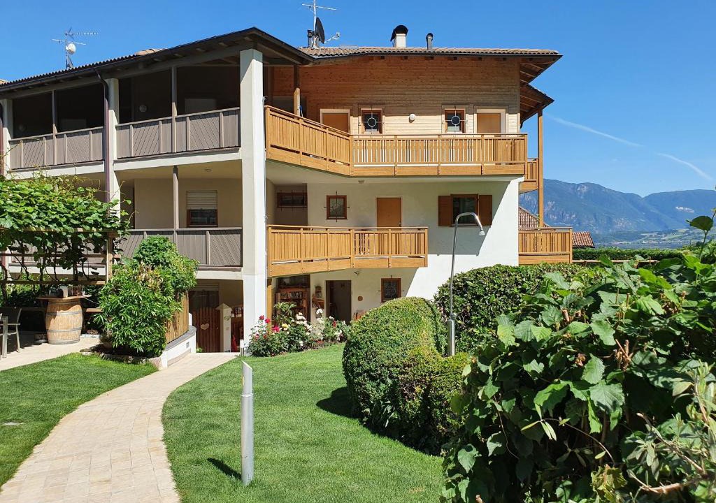 Andriano Apartment | Haus Hofer ***