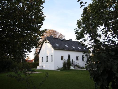 Mahlsdorf House | Haus mit Pool, Garten und Gym in Berlin