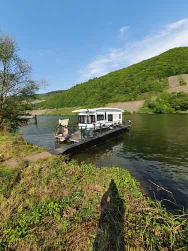 Polich Boat Rental | Hausboot Mosel