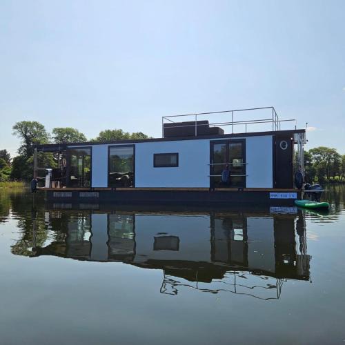 Berliner Vorstadt Boat Rental | Hausboot Seaside