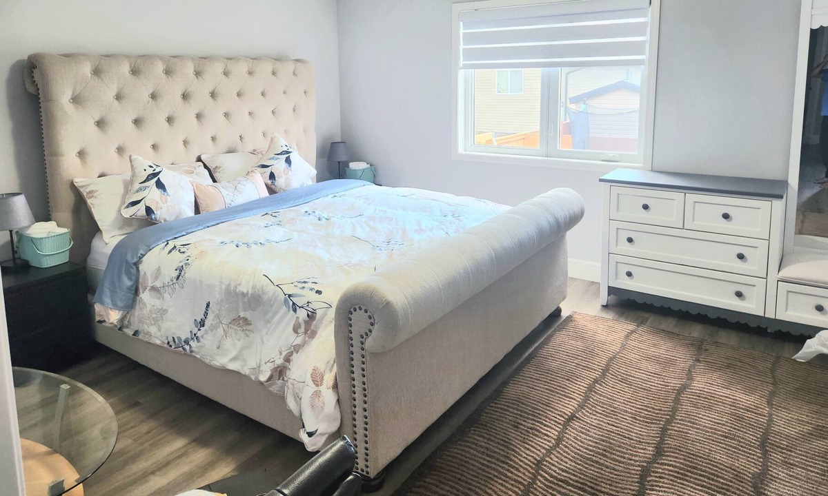 North Industrial House | Have a fun alone or with your beautiful family at this lovely home