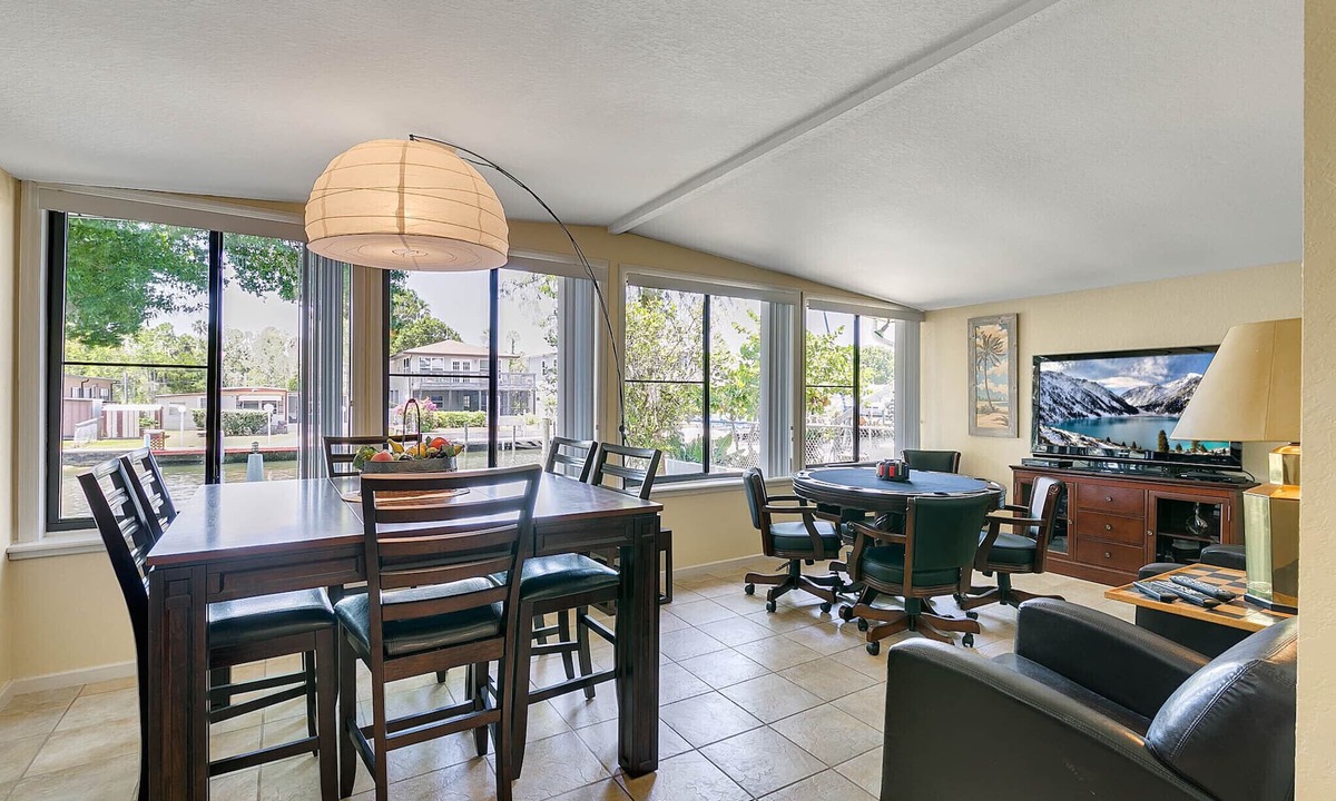 Crystal River House | HAVE IT ALL with floating dock, commercial icemaker and deepest canal in town!