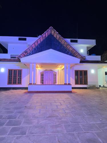 Athirapally House | Haveninn