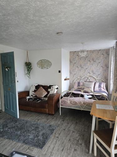 Rochester East Ward Apartment | Havisham Studio Flat Rochester ME1 1XZ