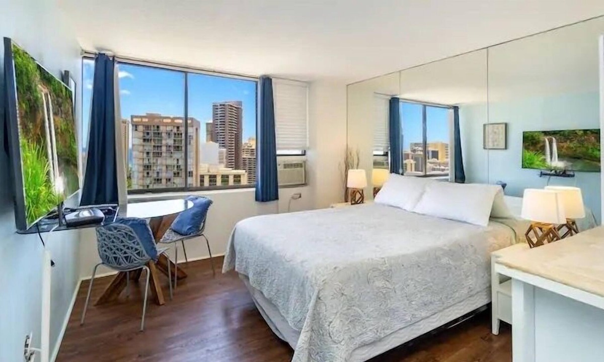 McCully - Moiliili Condo | Hawaiian Monarch 2703b Condo by RedAwning