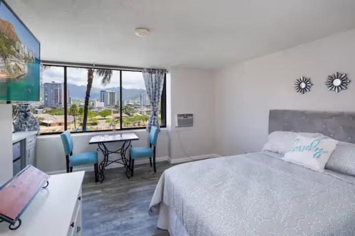 Waikiki Apartment | Hawaiian Monarch Upgraded Modern Studio