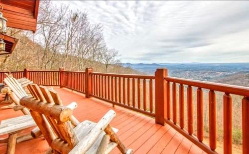 Lake Lure House | Hawk's View Log Cabin