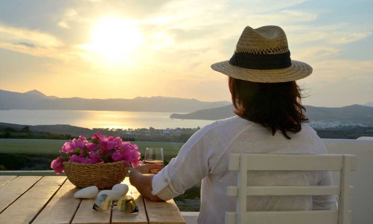 Milos Hotel | Hawk Stone
