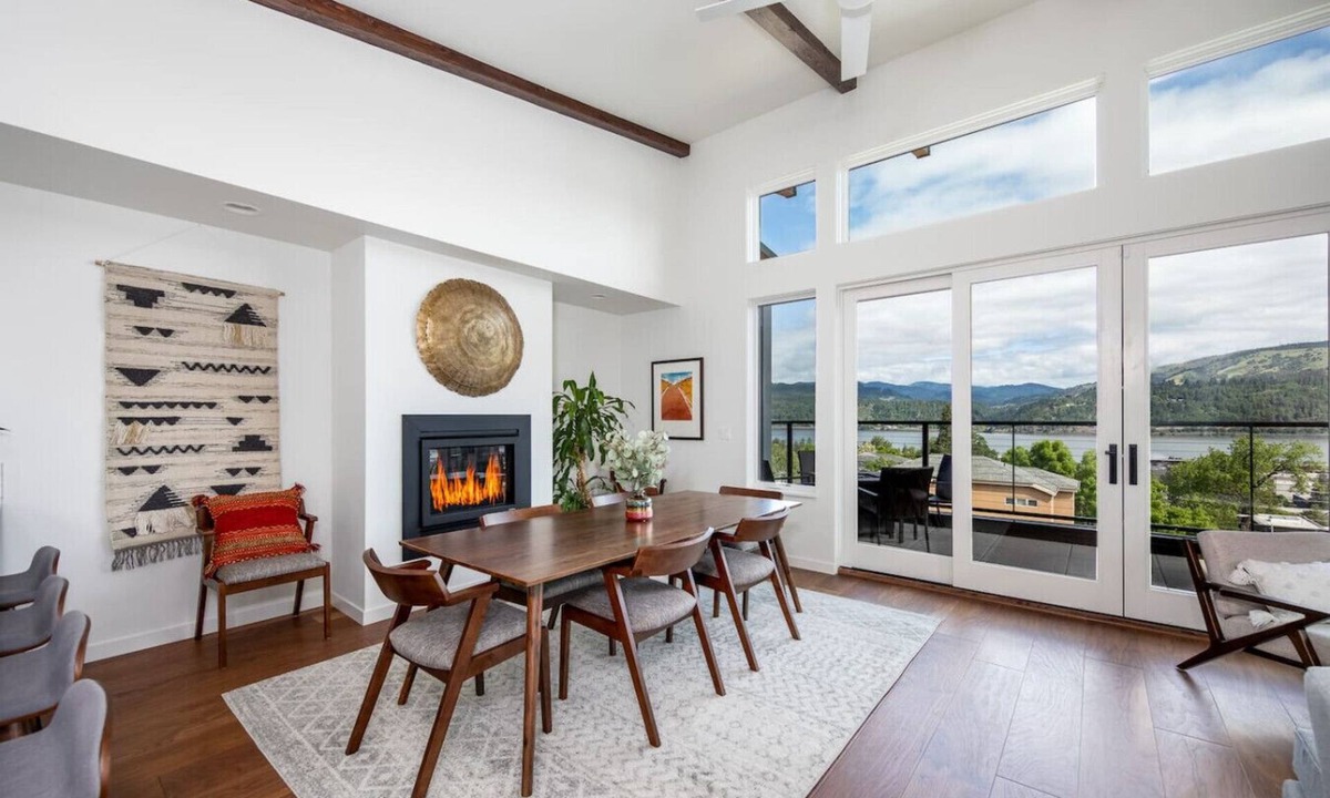 Hood River Villa | Hawks Perch - New Downtown Modern, Panoramic View