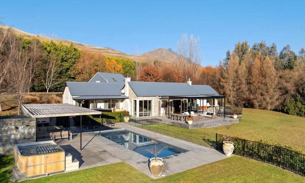 Speargrass Flat Villa | Hawks View - Country Escape Near Queenstown