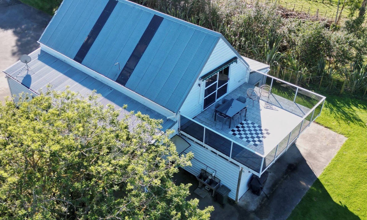 Ratana Apartment | Hawkstone Hideaway - Your Peaceful Getaway