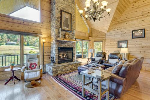 Hayesville House | Hayesville Cabin w/Game Room & Mtn Views!