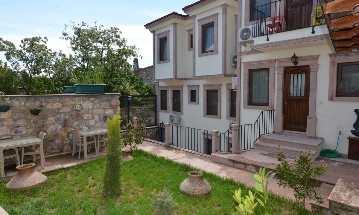 Ayvalik City Center Hotel | Hayriye Hanim Ege