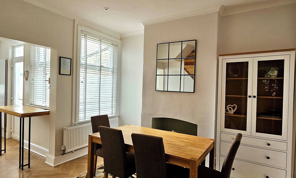 Llandaff North House | Hazelhurst by Switchback Stays