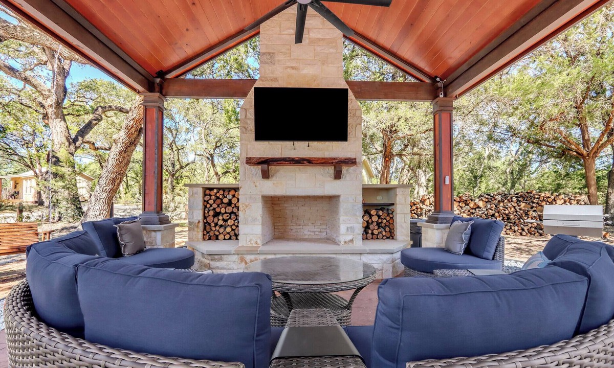 Wimberley Cabin | HCPL-Mockingbird I Cabin, Close to Wimbeley Square!