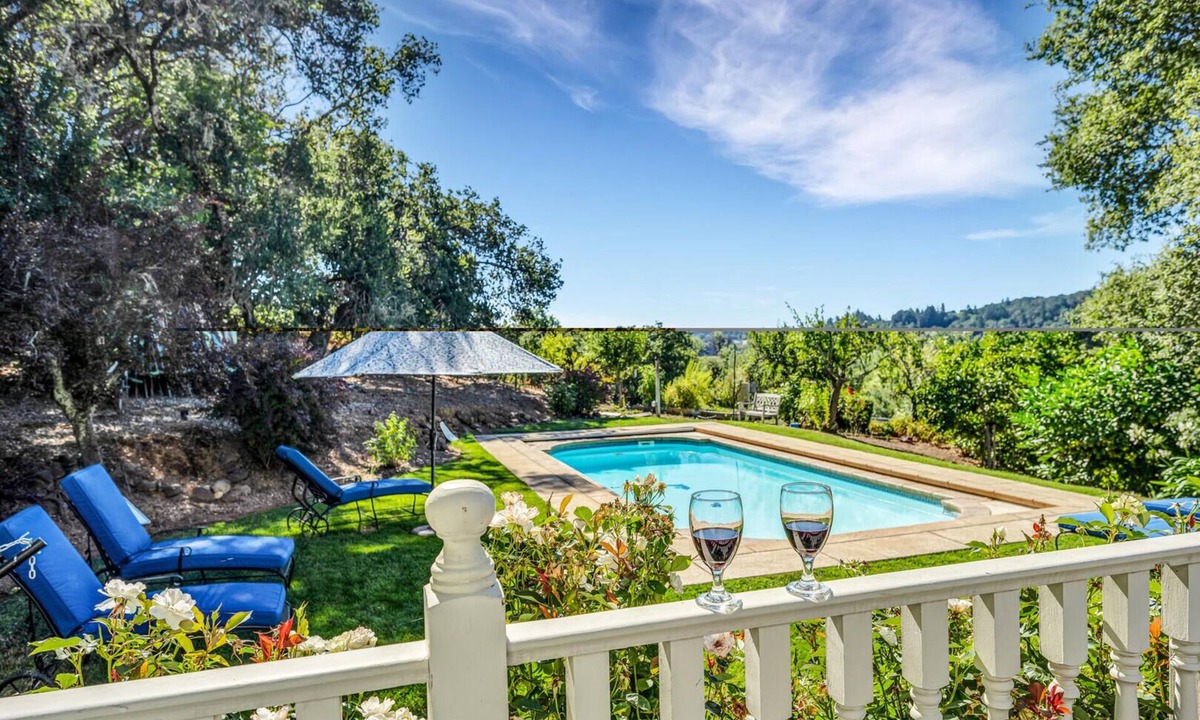 Healdsburg House | Healdsburg Gorgeous Farmhouse for 10, Pool,Spa,BBQ