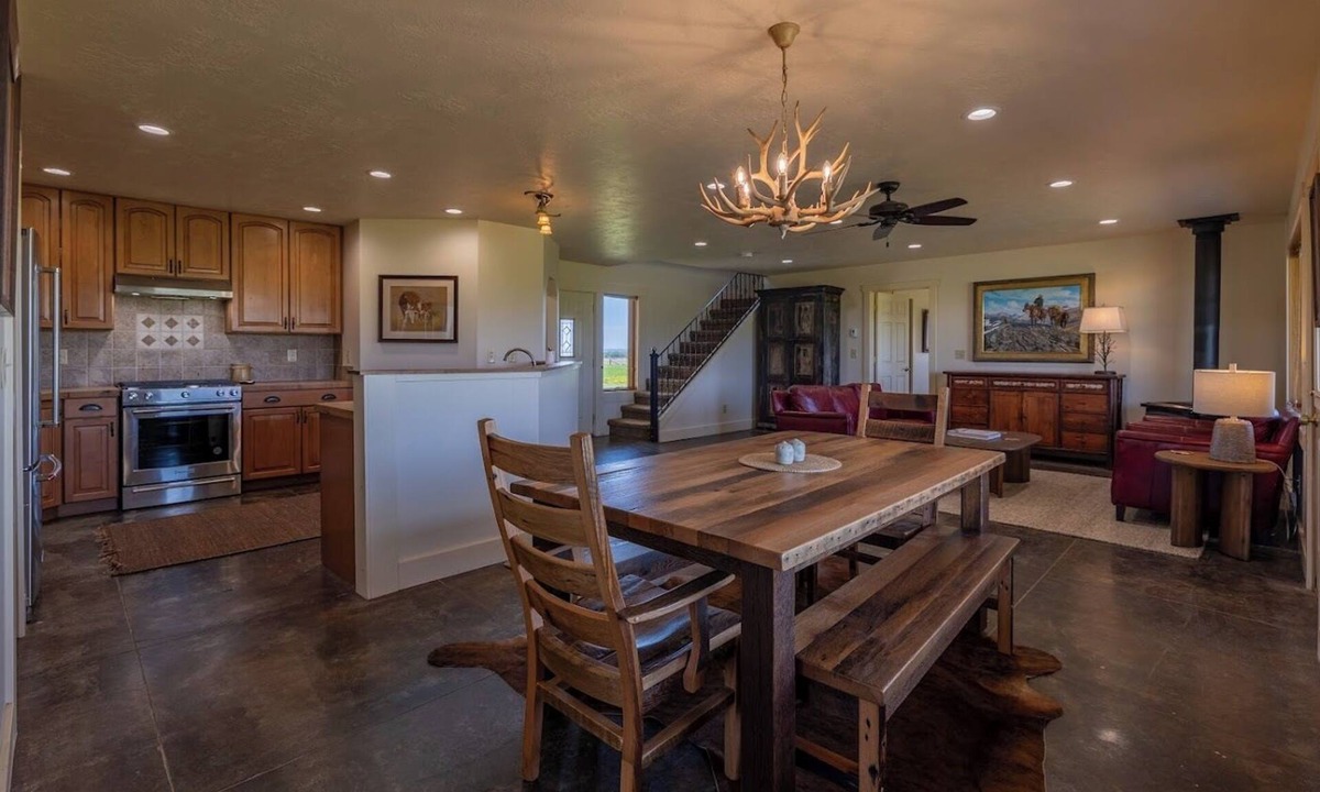 Powell House | Heart Mountain Hideaway- Private Western Getaway, Mountain Views