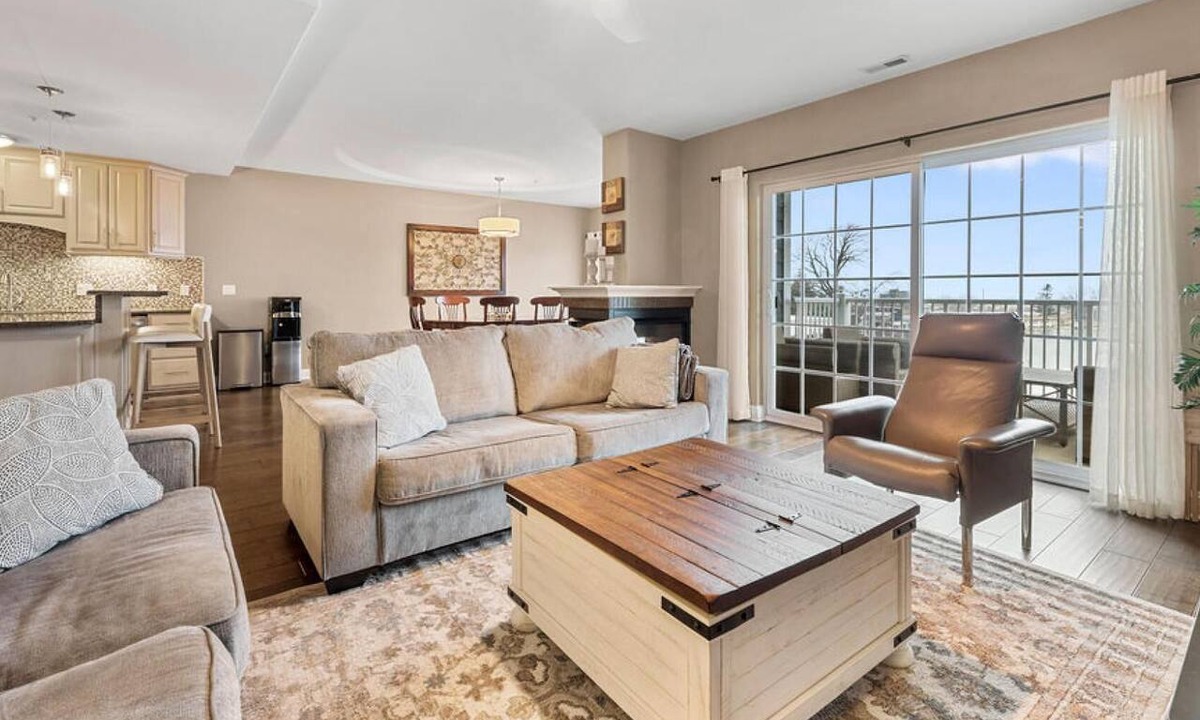 New Buffalo Condo | Heart of New Buffalo | Steps to Beach & Amtrak | Dual Pools & Gym