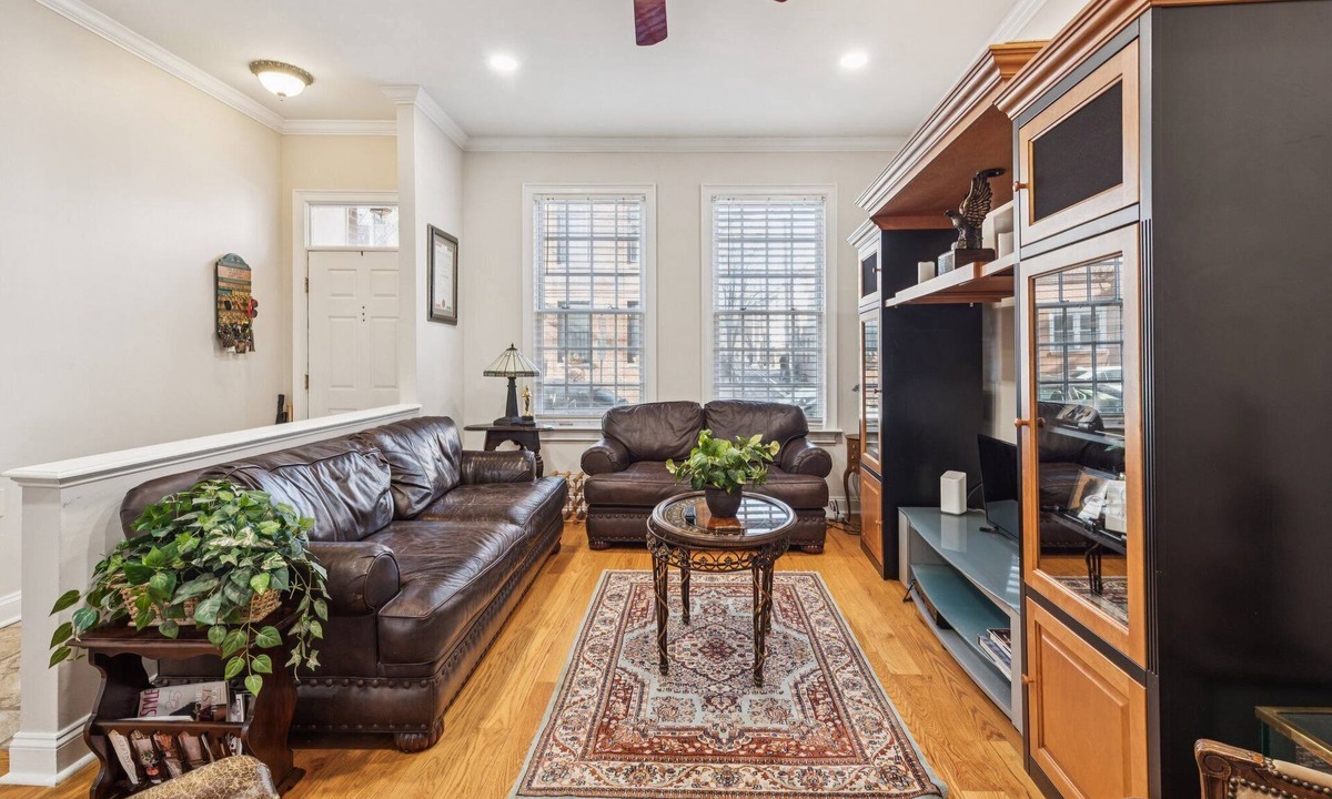 Southwark House | Heart of Queen Village 3 bedrooms,3.2 baths,finished basement patiSecure parking