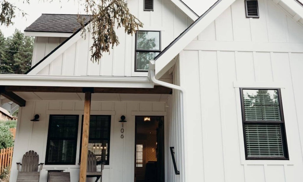Roslyn House | Heart of Roslyn, walkable to downtown, dog-friendly and perfect for families or friends!