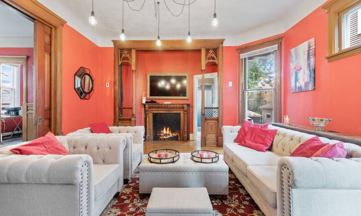 Lowry Hill East Apartment | Heart of Uptown - Victorian Retreat