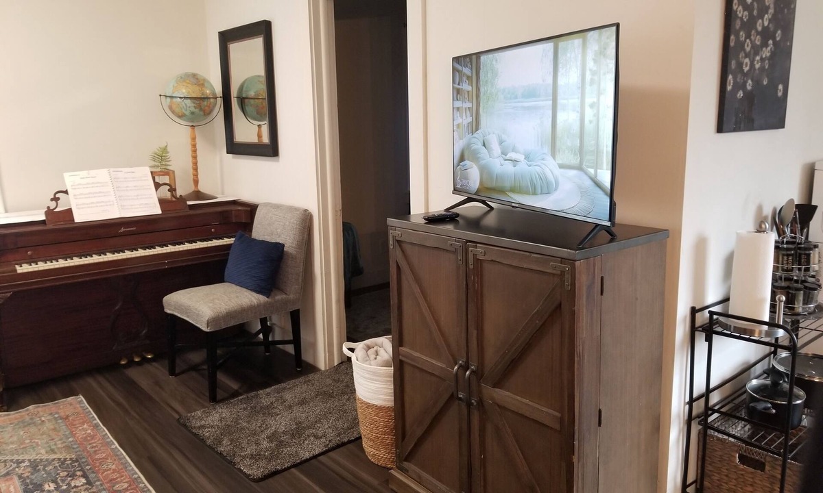 Oakridge House | Heat sauna in house with AC, WiFi, overlooking the Willamette River