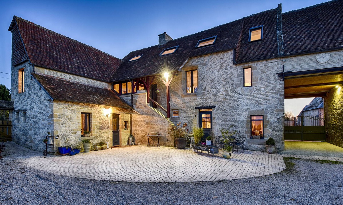 Saint-Wambert-des-Trois-Vallees Apartment | HEATED INDOOR POOL FROM APRIL TO OCTOBER - CHARM AND COMFORT