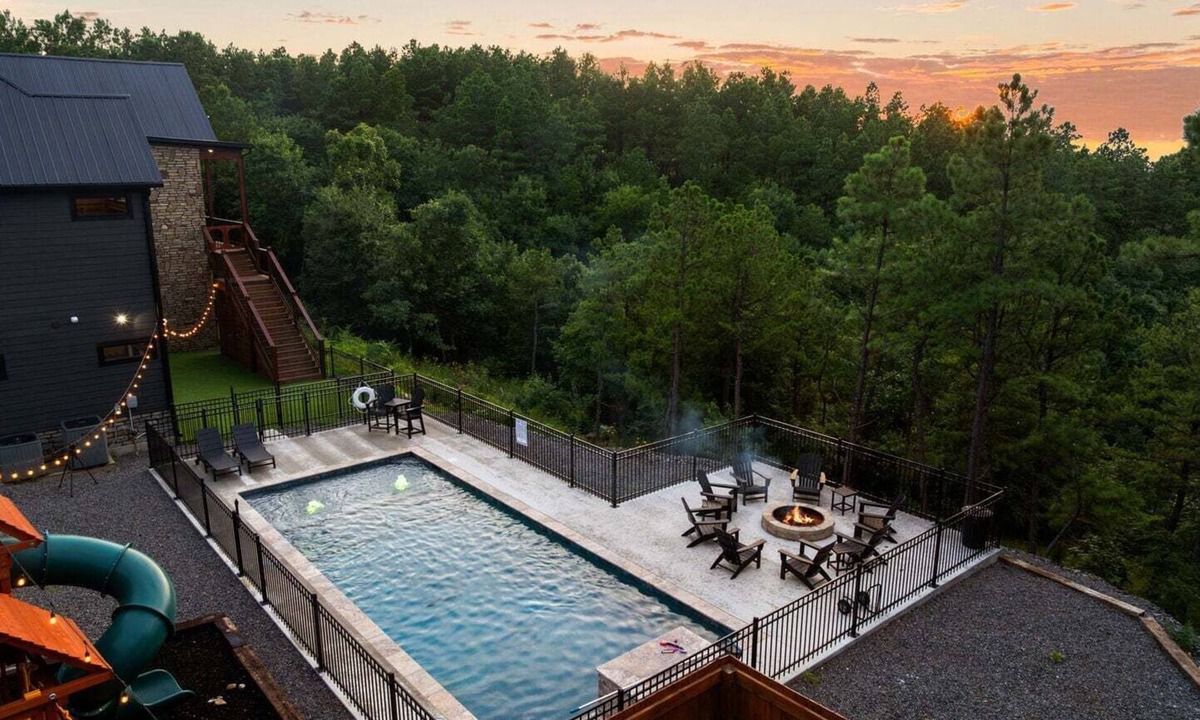 Pickens Cabin | Heated Outdoor Pool, Video Games, Play-Set, Air Hockey, Rocky Waters