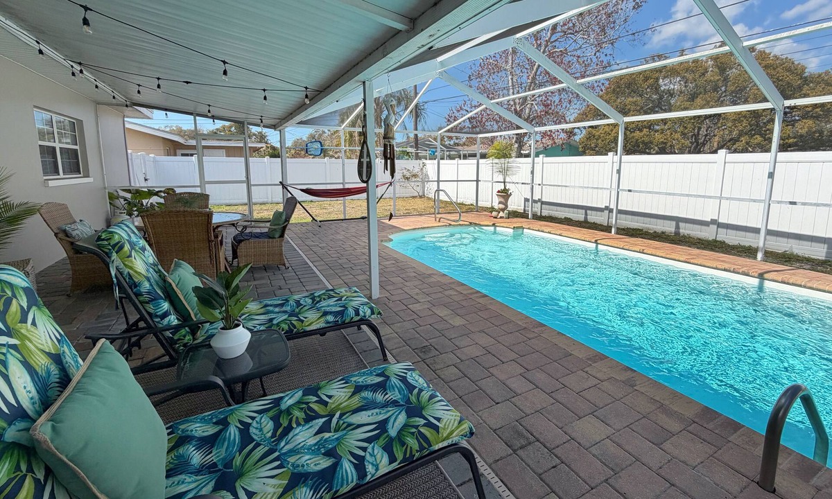 Clearwater House | Heated Pool! 2 Master Suites- 5 miles to Clearwater Beach!