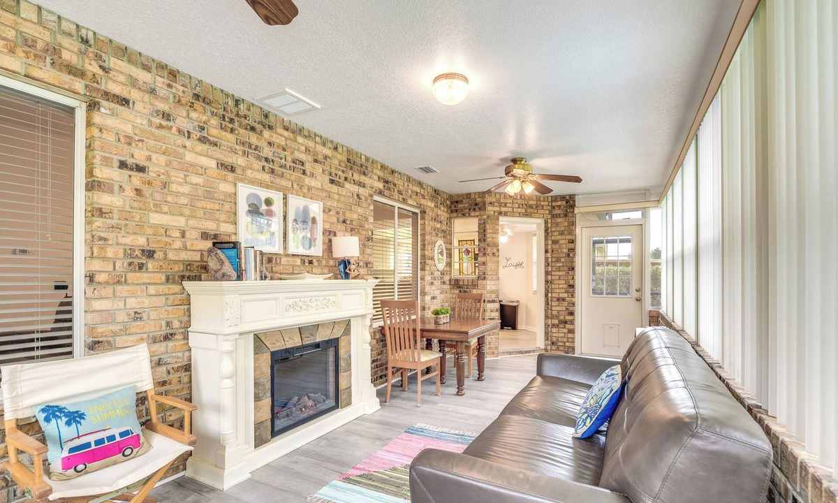 Spring Hill Cottage | Heated Pool & 4-in-1 Grill: Spring Hill Haven!