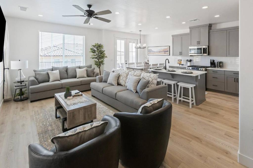 Washington House | Heated Pool Available Close to Parks, EV & Pickleball