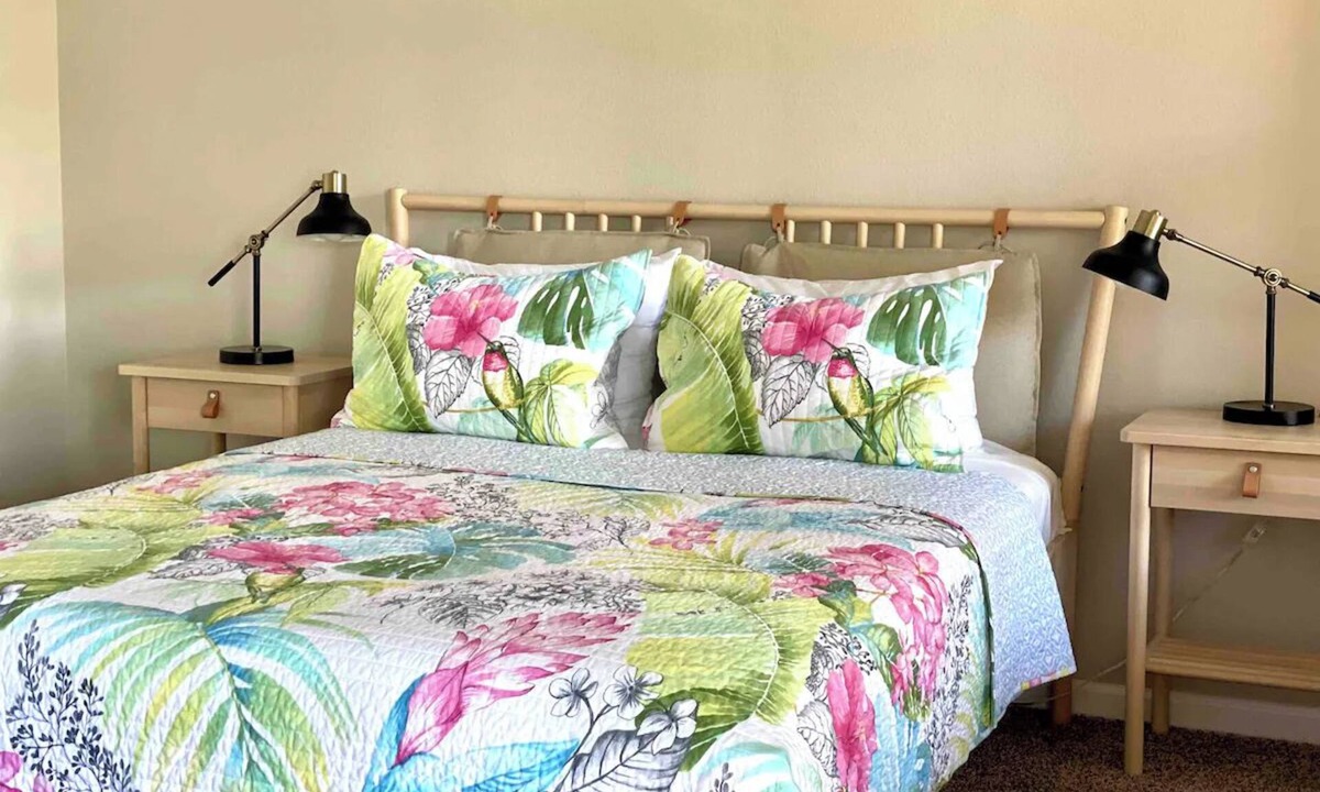 Seminole House | Heated Pool - Beach 5min Drive - Gated Complex - Grill