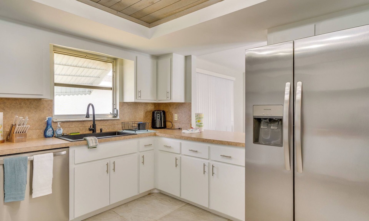 Oakland Hills Cottage | Heated Pool: Canal-front Rotonda West Retreat