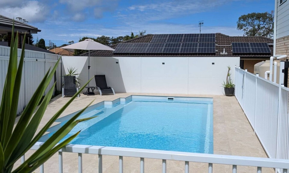 Sanctuary Point House | Heated Pool, Fireplace, Games Room & Pet Friendly!