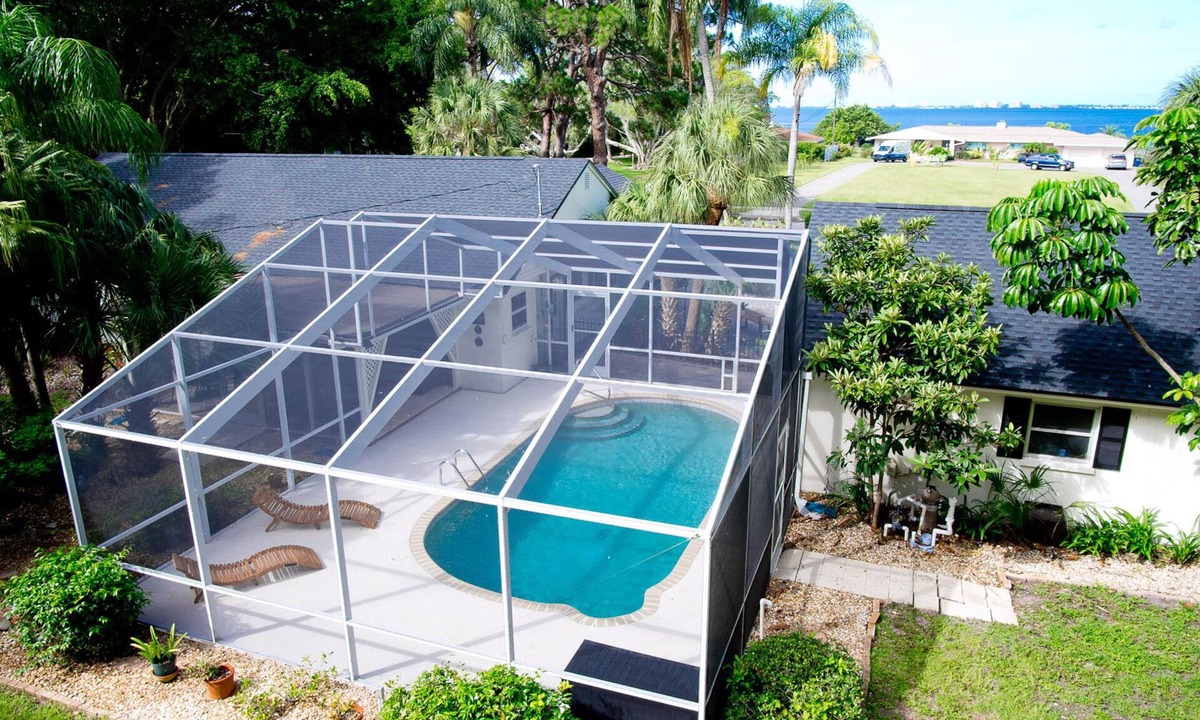 Trailer Estates House | Heated Pool + Game Room + Sleeps 12 +12 min Beach