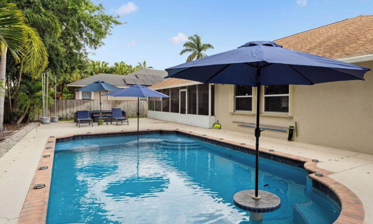 Equestrian Walk House | Heated pool, pool table, heart of Wellington!