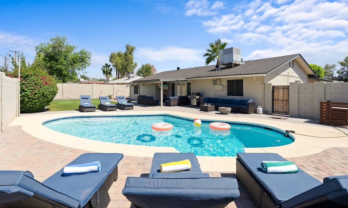 Rancho Ventura House | Heated Pool Resort, Putting Green, Outdoor TV - Holiday Home
