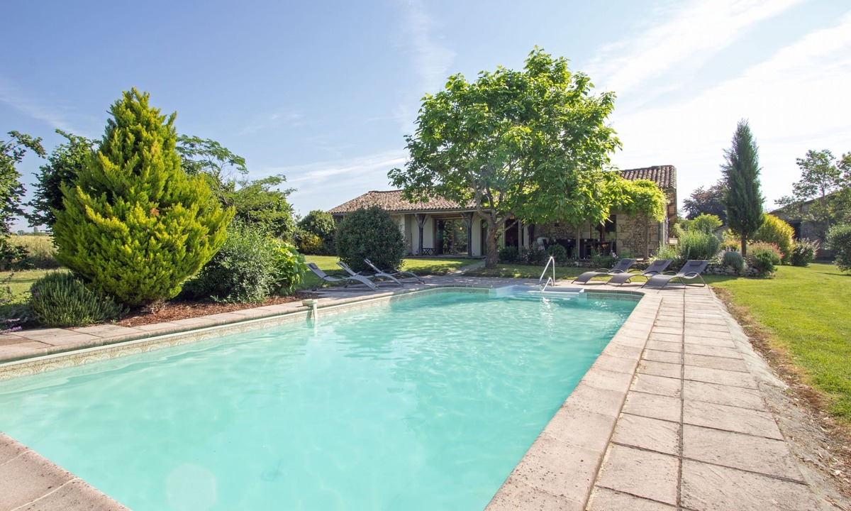 Pardaillan Villa | Heated pool, single-storey, rural location. Near restaurants and historic towns