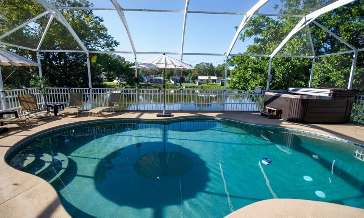 Palm Harbor House | Heated Pool & Spa Retreat-Minutes to Gulf Beaches
