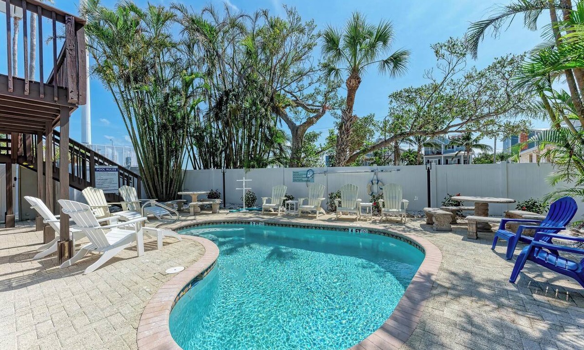 Bradenton Beach Condo | Heated Pool, Walk to Beach & Shops- Perfect Location!