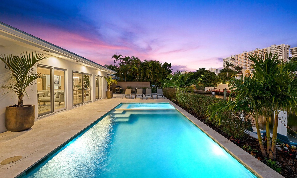Bermuda Riviera House | Heated Pool Waterfront Retreat – A Fun, Sun-Soaked Florida Getaway on the Waterway Escape Now!